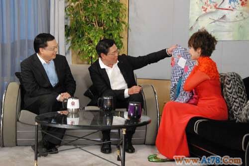 萧芳芳自嘲“聋耳萧”打坐修养身心(图)