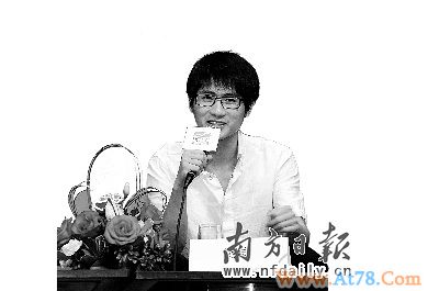 韩寒来香港最想见张柏芝 开始慢慢接受郭敬明