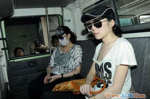 戴思聪小女儿推翻声明称不拒绝郑嘉颖出席丧礼