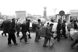 秋风：要福利均等化 而非取消农民身份