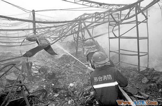河北宁晋市场突燃大火商户损失惨重(图)