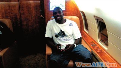 赵本山邀NBA球星坐私人飞机 机舱内部曝光(图)