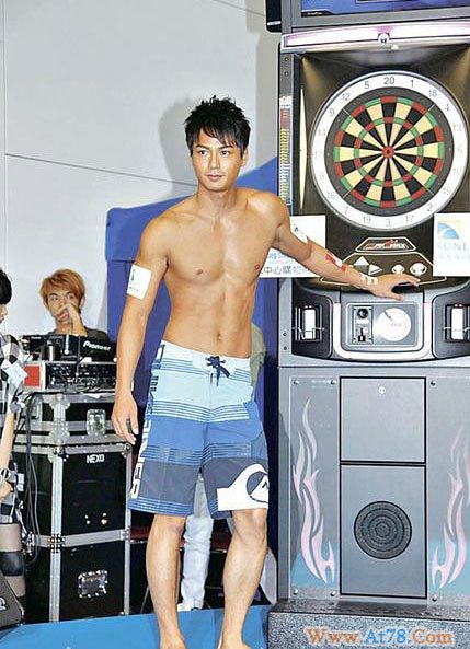 女粉丝争嫁罗仲谦 男粉丝偷师学健身(图)