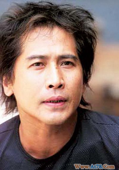 齐秦曝与小女友结婚原因 像亲人一样关心王祖贤