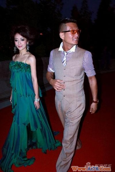 陈紫函赴《时尚先生》派对 轻盈绿裙秀美腿(图)