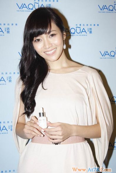 侯佩岑上海出席活动称不排斥婚前协议(组图)