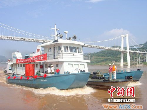 长江最大航标船现身万州水域 可抗洪峰冲击