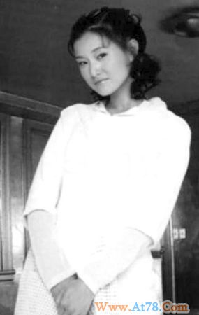 宋祖英少女时代照片曝光 容貌清丽颇为青涩(图)