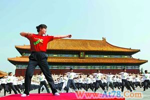北京3000人太庙广场做工间操(组图)