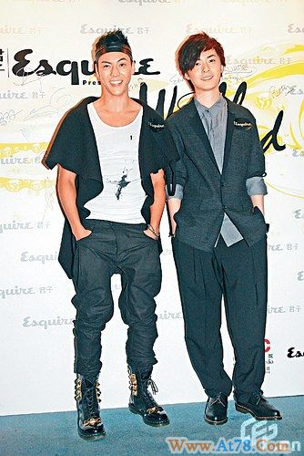 洪卓立羡慕陈伟霆8块腹肌官恩娜剪短发换造型