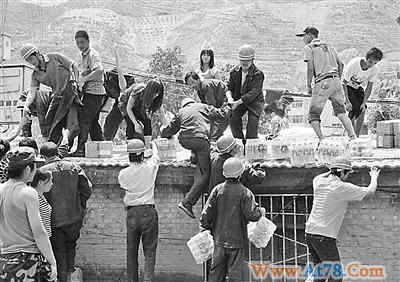 甘肃省总工会慰问组带350万资金赴舟曲救灾