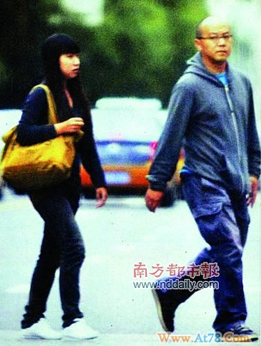 前妻王菲风光满面窦唯潦倒载80后女友逛街(图)