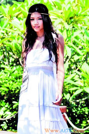 龙友不满嫩模包裹严实 周秀娜身材疑似缩水(图)