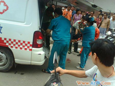 郑州一家洗浴中心爆炸致10人受伤(组图)