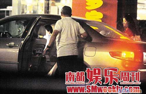 曾志伟京城约会熟女 大佬从来不缺女人缘(组图)