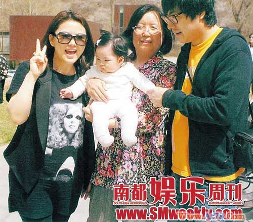 李湘复出身价飙至200万 爱美星妈小店血拼(图)