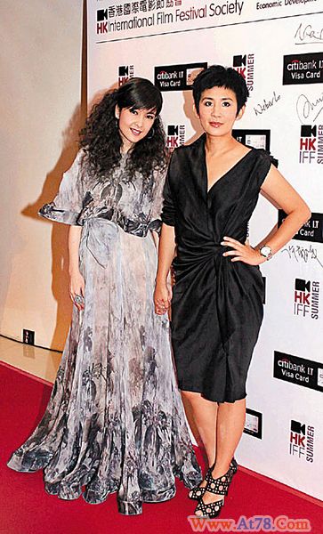 周慧敏看自己亲热戏紧张 吴君如不回应是非传闻