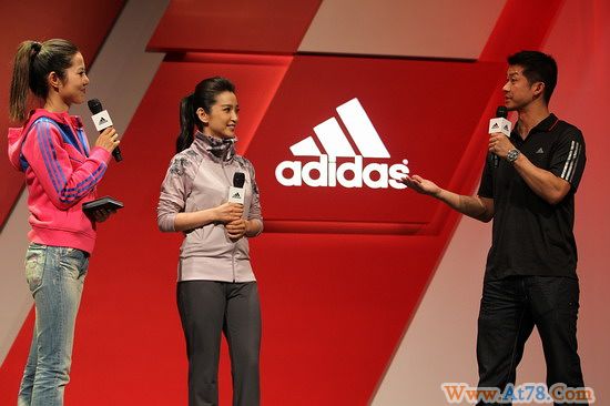 李冰冰运动装亮相上海 鼓励女性加运动(图)