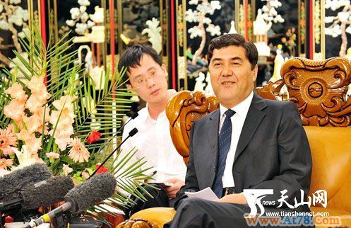 新疆自治区主席接受外媒采访 强调保持繁荣稳定