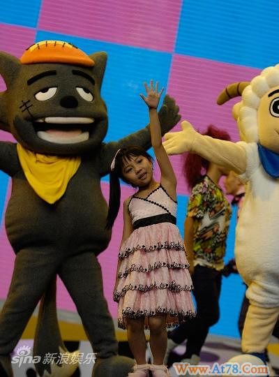 2010MTV欢乐盛典乐爆棚成龙变绿色落汤鸡(图)