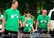 黄奕北京骑自行车追忆“双脱手”日子(组图)