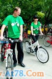 黄奕北京骑自行车追忆“双脱手”日子(组图)