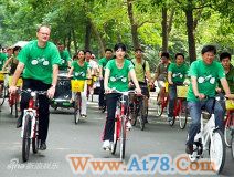 黄奕北京骑自行车追忆“双脱手”日子(组图)