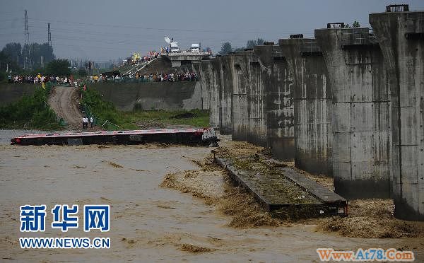 洪水冲垮宝成线一铁路桥　无人员伤亡
