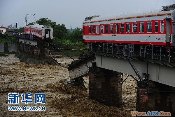 洪水冲垮宝成线一铁路桥　无人员伤亡