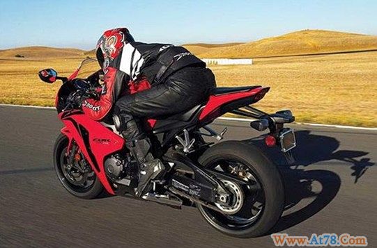 世界摩托车霸主本田 国Ⅲ新车出击重庆摩博会
