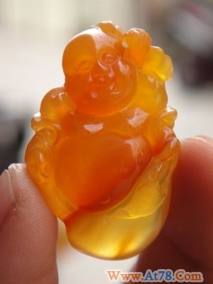 黄龙玉价如"明日黄花" 老玩家只当矿物标本(图)