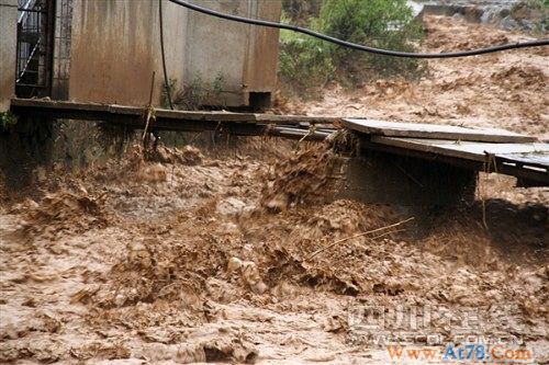 四川攀枝花市24名因山洪被困人员获救(组图)