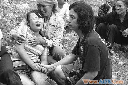 数百记者舟曲灾区现场记录大爱无疆