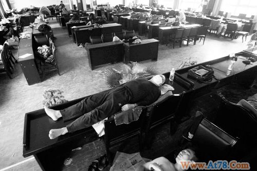 数百记者舟曲灾区现场记录大爱无疆