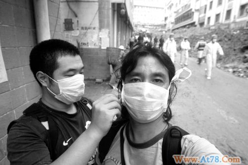 数百记者舟曲灾区现场记录大爱无疆