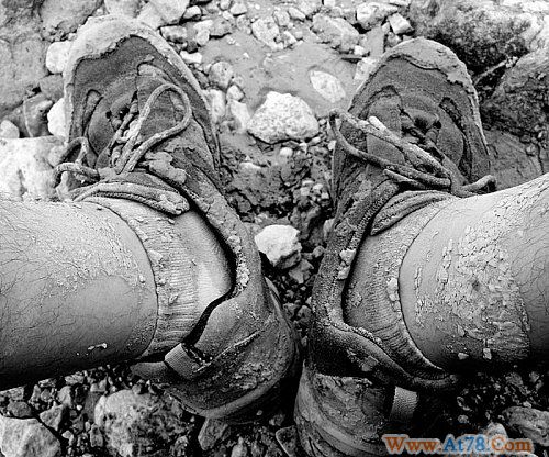 数百记者舟曲灾区现场记录大爱无疆