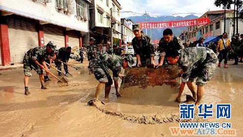 四川绵竹清平特大泥石流十日记：坚守家园