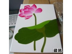 瓷地板装饰工艺产品快速喷绘山水画设备，瓷壁板个性工艺制品快速彩印梅花设备