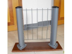 供应厂矿桃型柱护栏网