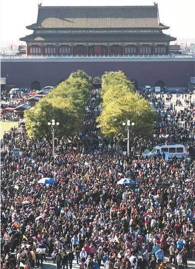 故宫十一游客爆棚  “失守”8万限流