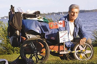 步行游世界11载跨64国