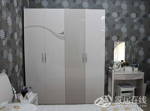 现代风格卧房搭配四方案 时尚烤漆多面俏