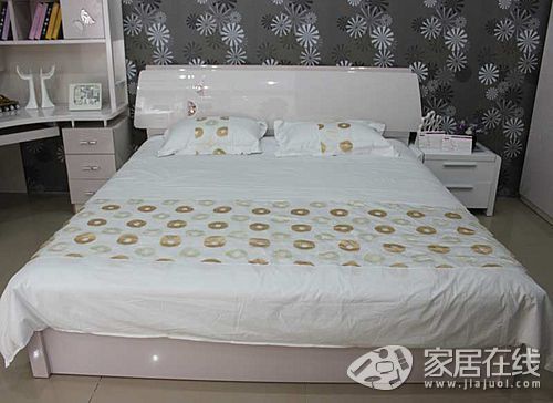 现代风格卧房搭配四方案 时尚烤漆多面俏