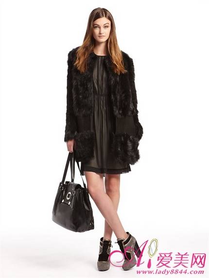  时尚冬装穿出格调 为“美”不畏寒 