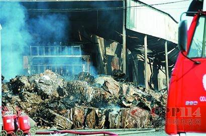 即墨：一包装企业突起大火 10多小时才扑灭(图)