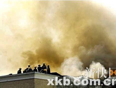 佛山南海一包装公司大火灭后复燃 断续30小时