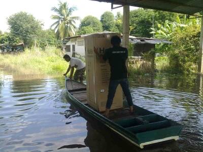 泰国特大水灾海尔撑船送服务感动用户