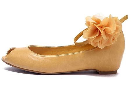 达芙妮/DAPHNE足上花开两穿花朵扣饰内增高单鞋