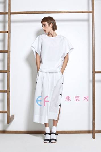 简约显出女性帅气 Hermes 2012春夏LooBook