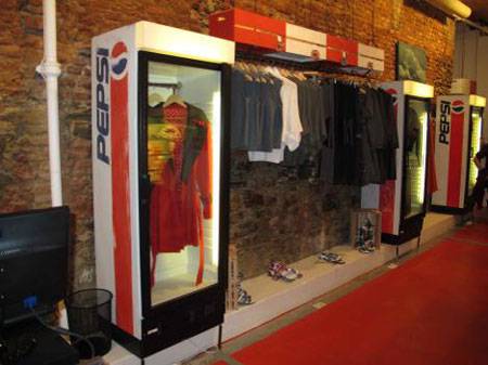 服装行业店面橱窗设计新兴趋势：食物营销